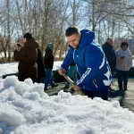 Единороссы организовали акцию Антипаводок в Барнауле