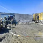 Производственное здание загорелось на ул. Трактовой в Барнауле