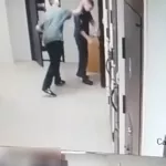 Подсудимый атаковал конвоиров в российском суде и получил пулю. Видео