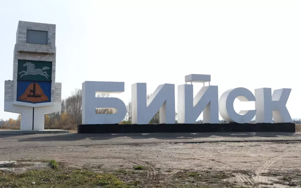 Знаковую стелу на въезде в Бийск обновят в этом году