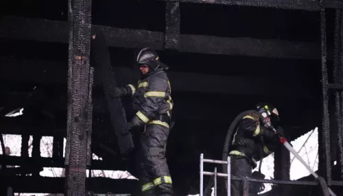 Крупный пожар в жилом доме произошел в Горно-Алтайске. Фото