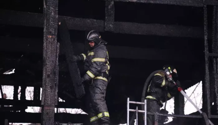 Крупный пожар в жилом доме произошел в Горно-Алтайске. Фото