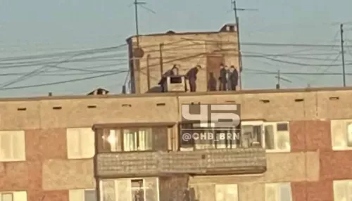 Жительница Барнаула пожаловалась на опасные игры подростков на крыше многоэтажки