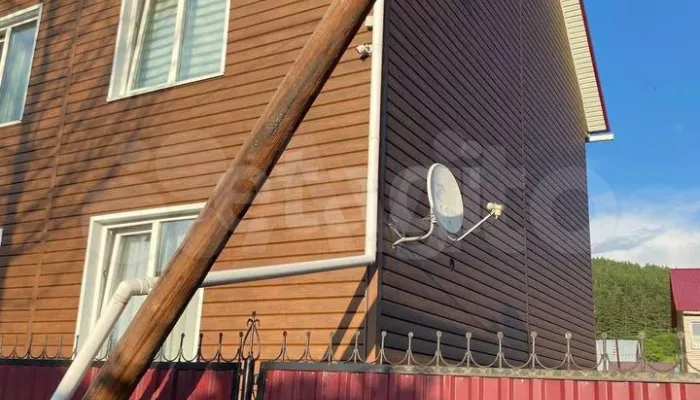 Большой коттедж в тихом районе Горно-Алтайска продают за 18,5 млн рублей. Фото