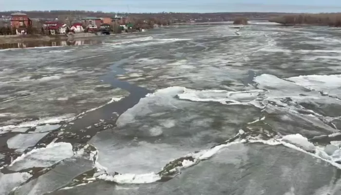 Лед тронулся на реке Бия в Алтайском крае. Запись ледохода