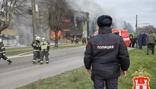 Площадь пожара в калининградском ТЦ Гиант достигла 1,5 тысяч квадратов