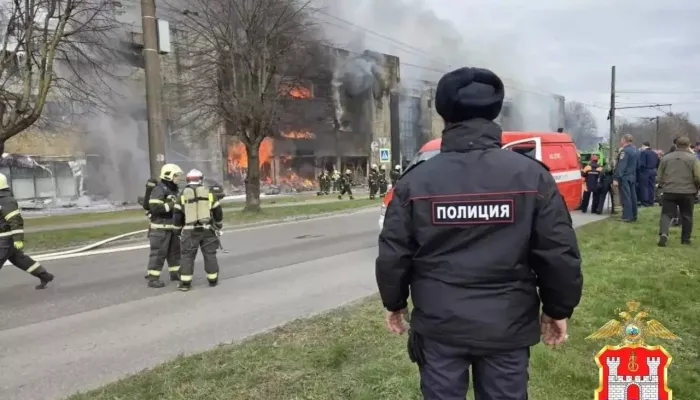Площадь пожара в калининградском ТЦ Гиант достигла 1,5 тысяч квадратов