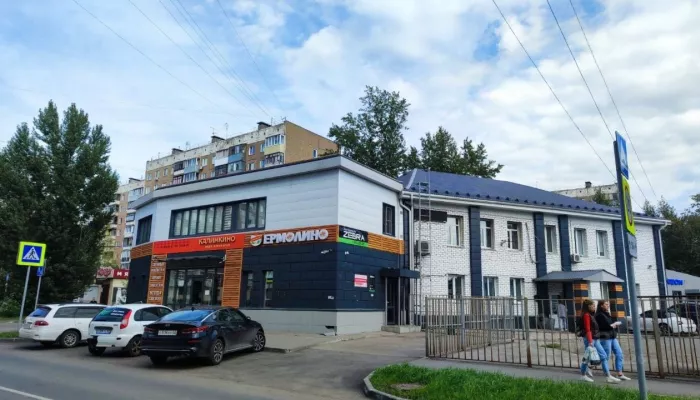 В Барнауле выставили на продажу торговый центр с арендаторами. Фото