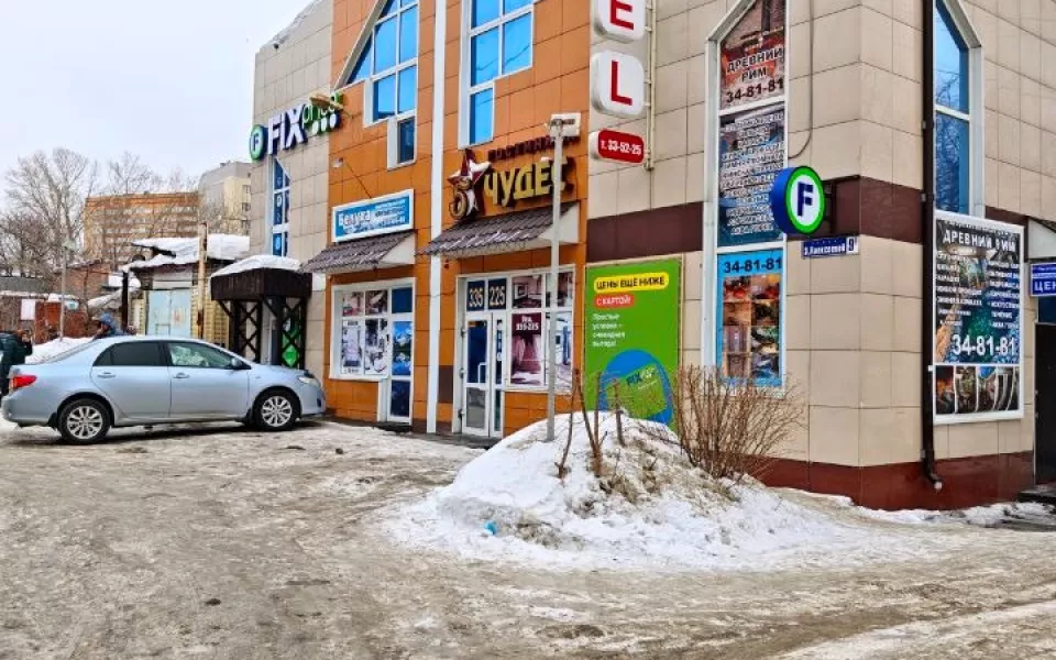 В Барнауле выставили на продажу гостиницу с 15-летней историей. Фото