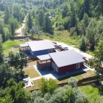 Можно шуметь: базу отдыха у Оби продают в Барнауле почти за 40 млн рублей. Фото