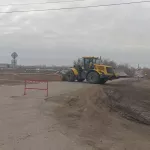 В барнаульской Власихе подмыло трубу — разрушилась часть дороги