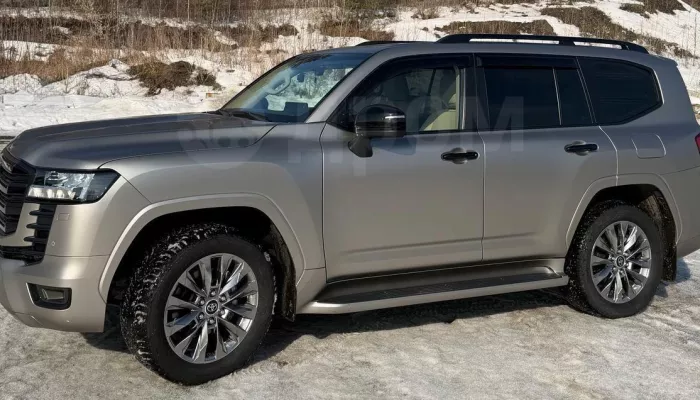Land Cruiser мощностью 415 лошадей продают за 10,7 млн в Горно-Алтайске. Фото