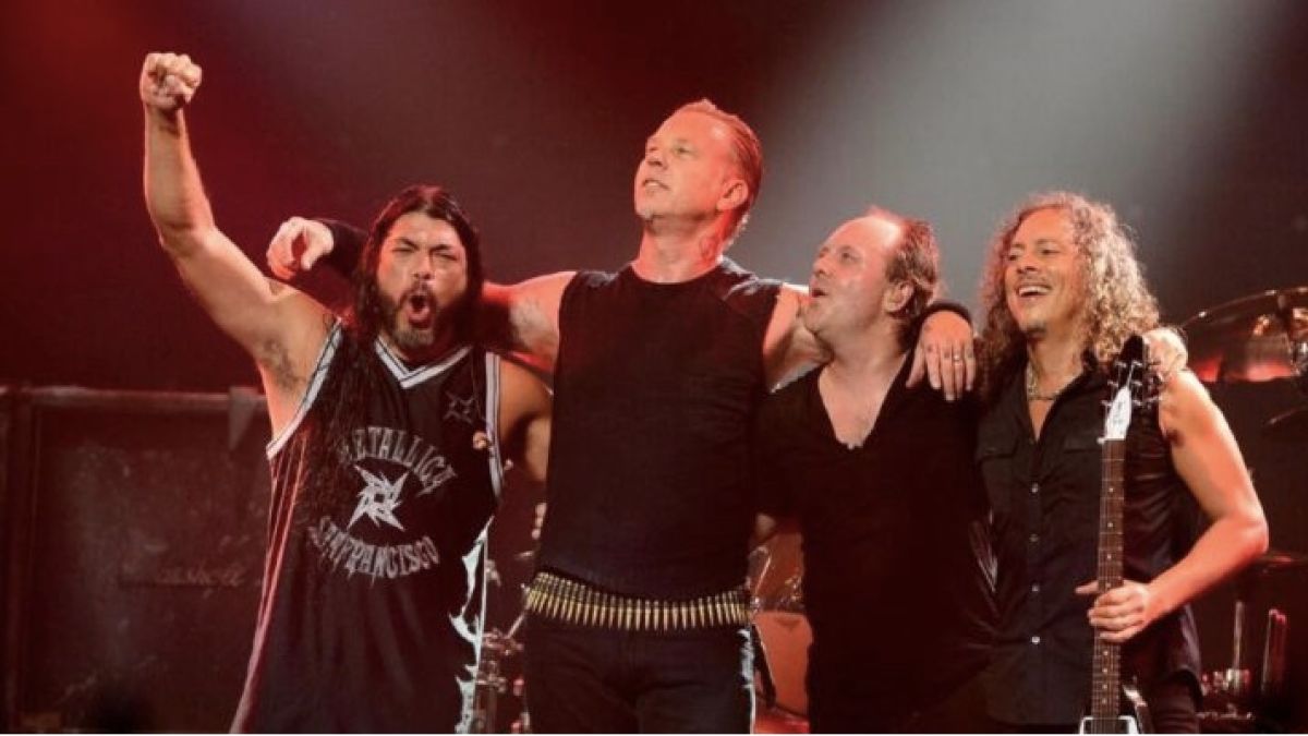 Metallica спела "Группу крови" на русском языке в Москве