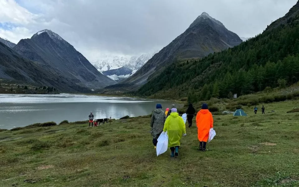 У гостей Горного Алтая формируют бережное отношение к местной уникальной природе