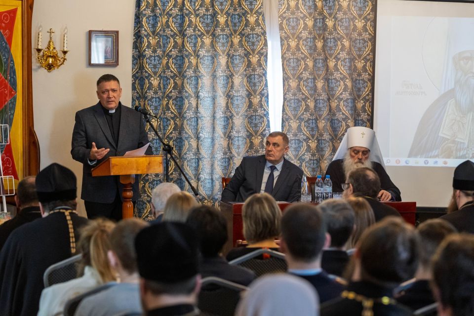 Круглый стол "Библия и традиционные ценности России: проблемы общественного просвещения"