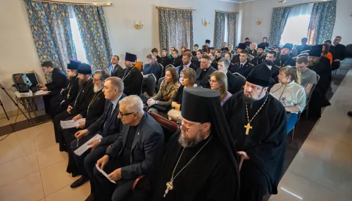 Важный юбилей: историческое значение синодального перевода Библии обсудили в Барнауле