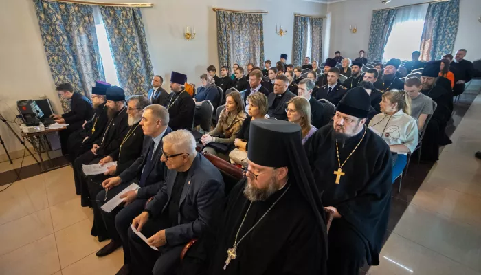 Важный юбилей: историческое значение синодального перевода Библии обсудили в Барнауле