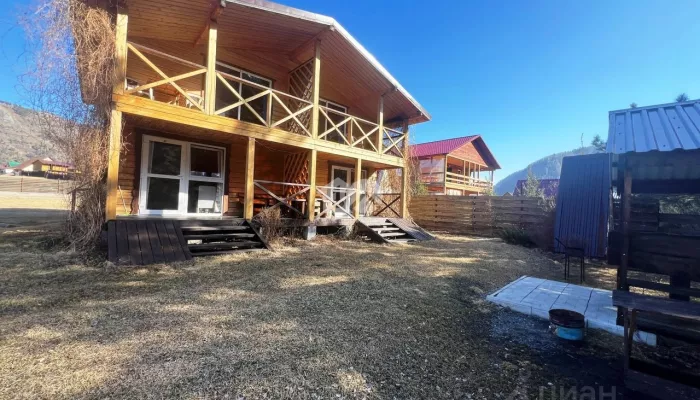 Турбазу на берегу незамерзающего участка Катуни продают за 130 млн рублей. Фото