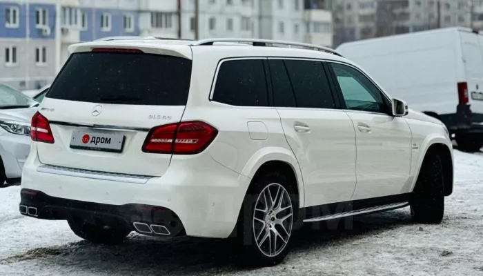 Мощный Mercedes с тремя рядами сидений продают за 5,1 млн в Барнауле. Фото