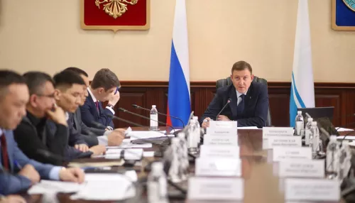 Строительство и капремонт социальных объектов обсудили в Республике Алтай