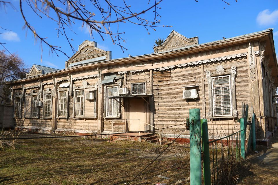 Памятник архитектуры "Дом жилой" на ул. Чкалова, 52