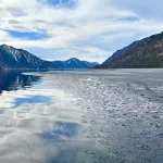 Телецкое озеро стремительно освобождается ото льда. Фото