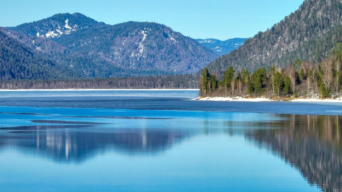 Телецкое озеро весной