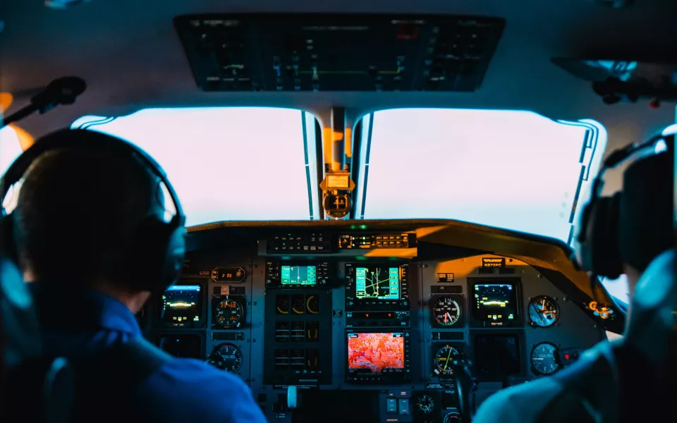 Счастливая случайность: летевшие пассажирами пилоты помогли посадить Flydubai