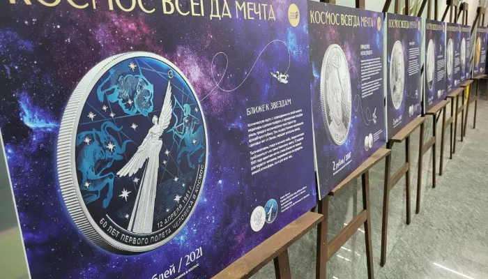 В главной библиотеке Республики Алтай открылась фотовыставка о космосе (0+)