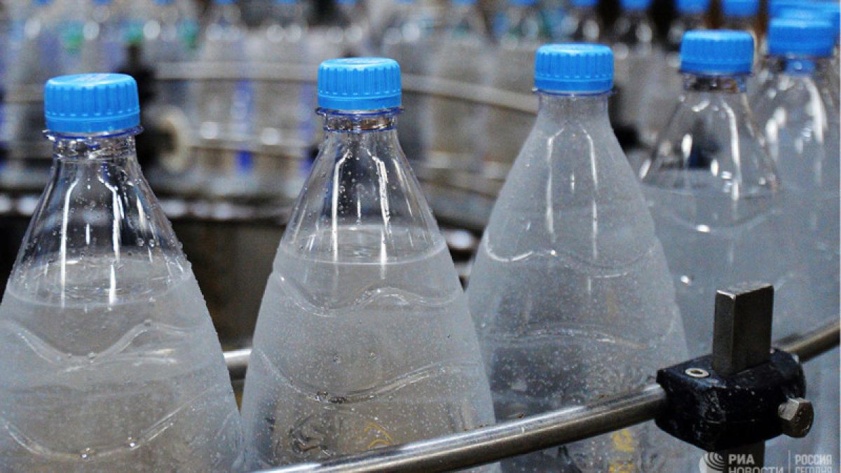 Каждая четвертая бутылка питьевой воды в России признана подделкой 