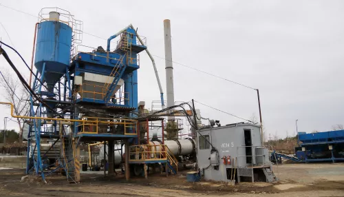 Завод ровных дорог: откуда берется асфальт для ремонта улиц Барнаула. Фоторепортаж