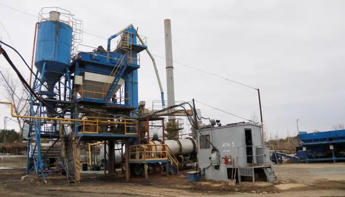 Завод ровных дорог: откуда берется асфальт для ремонта улиц Барнаула. Фоторепортаж