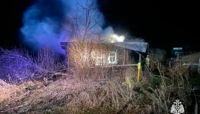 Огонь охватил баню и дом: в Республике Алтай произошло два пожара