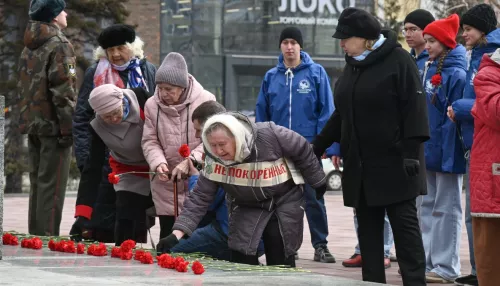 Память узников фашистских концлагерей почтили на Мемориале Славы в Барнауле