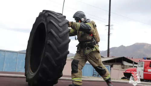 В МЧС Республики Алтай выбрали лучшего пожарного. Фото