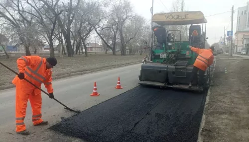 Ремонт дорог горячим асфальтом начался в Барнауле: где залатают ямы
