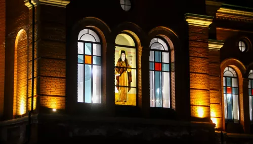 Светлый праздник: как в Барнауле встретили Пасху на ночной службе. Фото