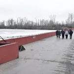 +4 см воды за сутки: глава Барнаула проконтролировал паводковую ситуацию в Затоне