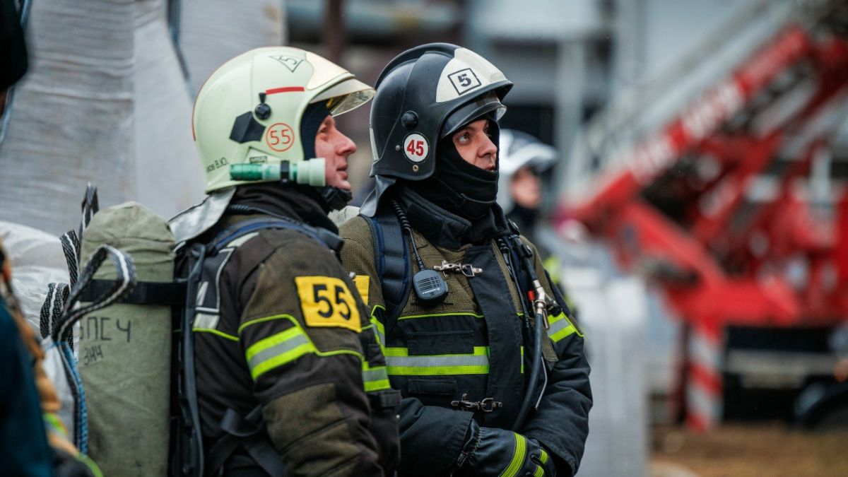 Тушение пожара на улице Космонавтов в Барнауле