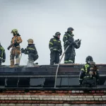 Появились фото с места крупного пожара на проспекте Космонавтов в Барнауле