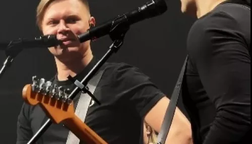 Музыканты Комнаты культуры провели гендер-пати для коллеги прямо на сцене. Видео