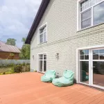 Умный коттедж в хвойном лесу продают под Барнаулом за 35 млн рублей. Фото