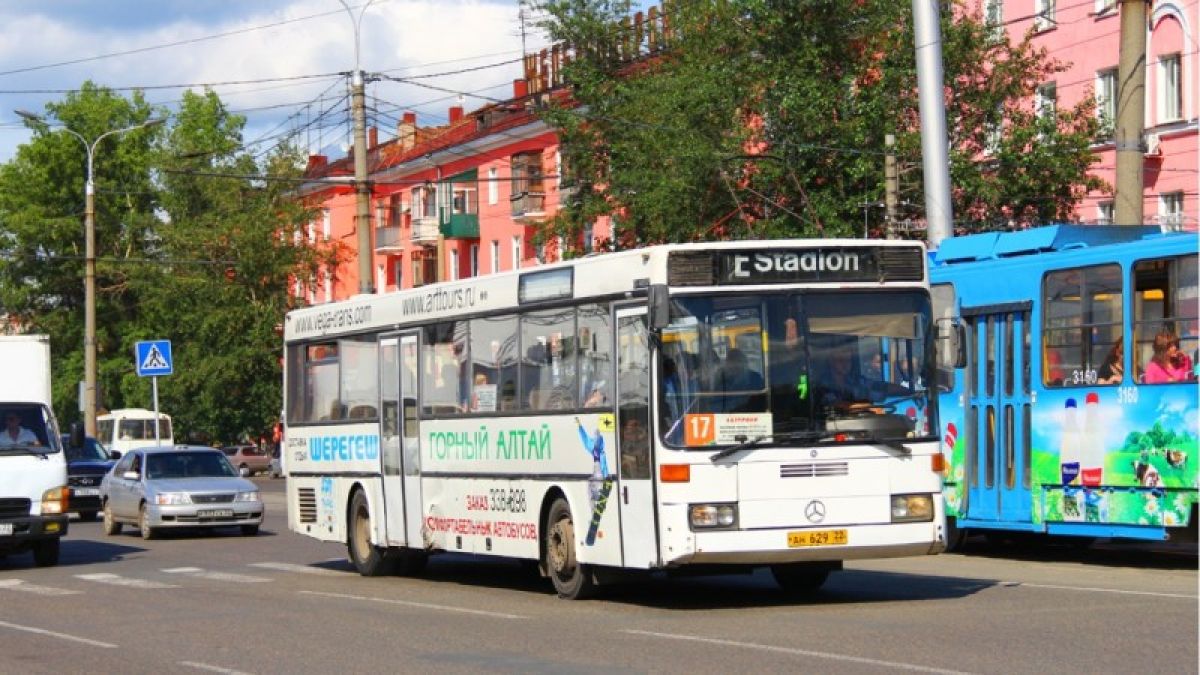 Длительные задержки автобусов в Барнауле объяснили нехваткой водителей