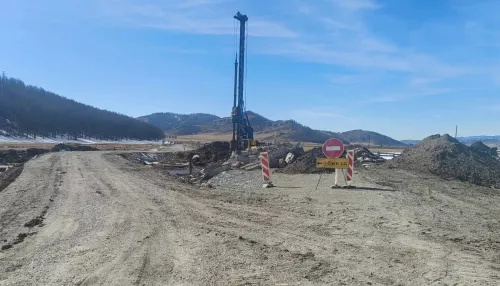 В Усть‑Канском районе Республики Алтай обновляют мост через реку Ябоган