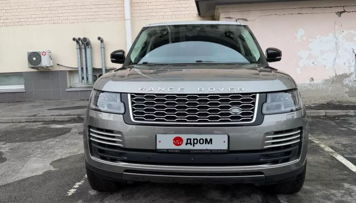 Land Rover в макси-комплектации и пленке продают за 9,3 млн рублей в Барнауле. Фото