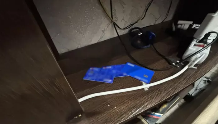 Семейную пару задержали в Рубцовске за скупку банковских карт