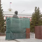 Как продолжается ремонт постамента памятника Ленину в Барнауле. Фоторепортаж