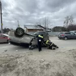 Задумался: момент ДТП с переворотом в Барнауле попал на видео