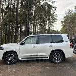 Дизельный Land Cruiser с холодильником и люком продают за 12 млн в Барнауле. Фото