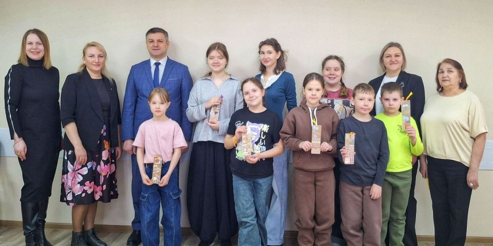 Общее дело: благоустройство памятных мест, отправка гуманитарной помощи и личные приемы граждан